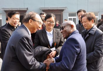 赤道幾內亞原農(nóng)業(yè)、畜牧與食品部部長維克托•格蘭赫•梅萊訪問江西贛糧實業(yè)有限公司
